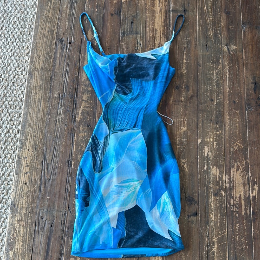Backless cocktail dress